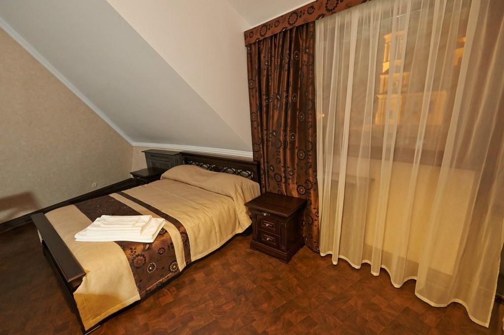 Charivna Taistra Bed & Breakfast Brovary Exterior photo