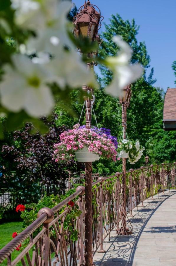 Charivna Taistra Bed & Breakfast Brovary Exterior photo