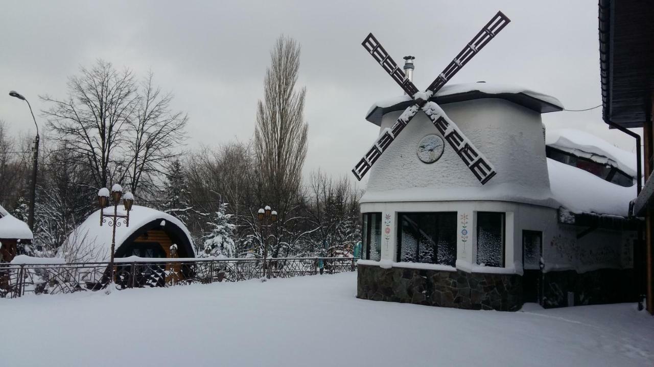 Charivna Taistra Bed & Breakfast Brovary Exterior photo