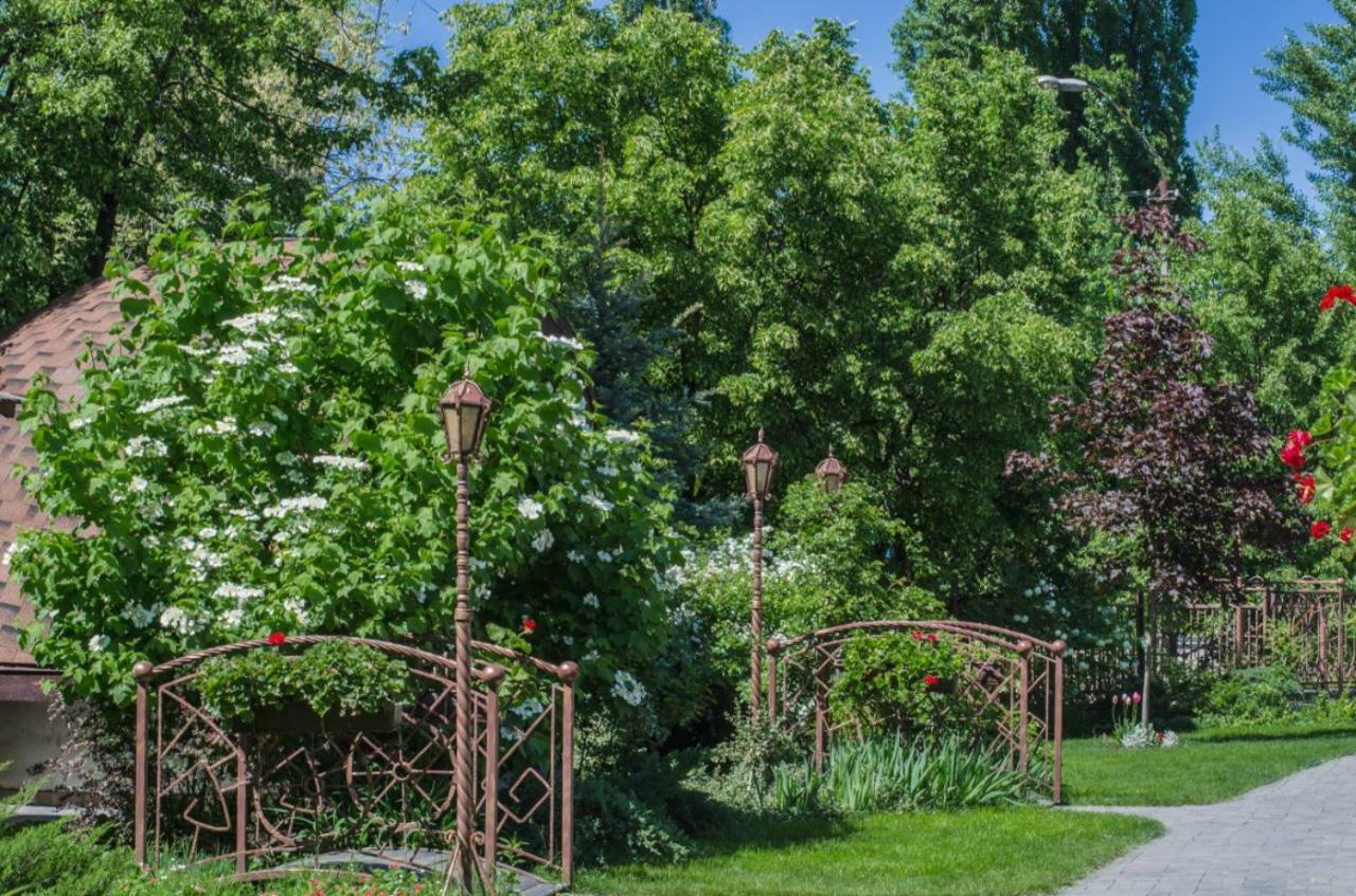 Charivna Taistra Bed & Breakfast Brovary Exterior photo