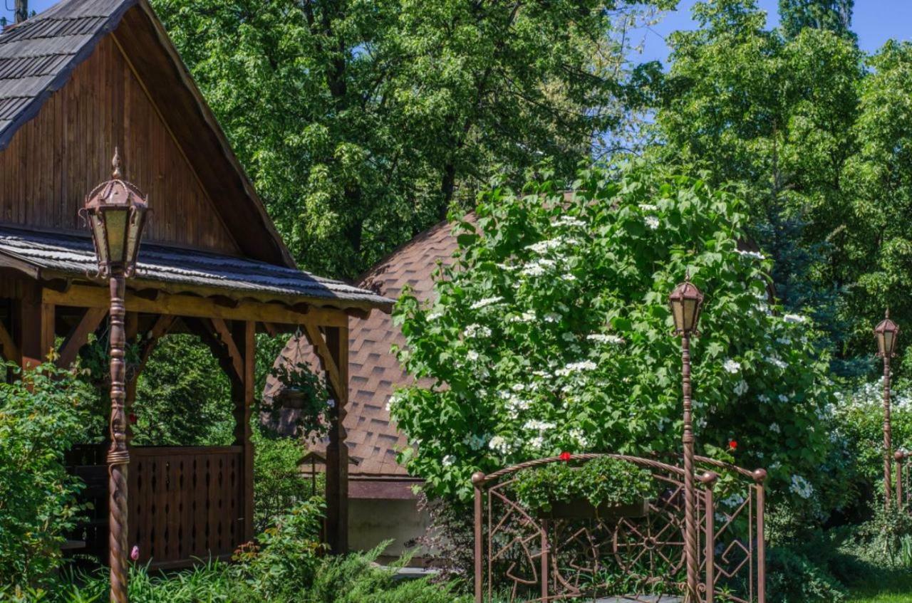 Charivna Taistra Bed & Breakfast Brovary Exterior photo